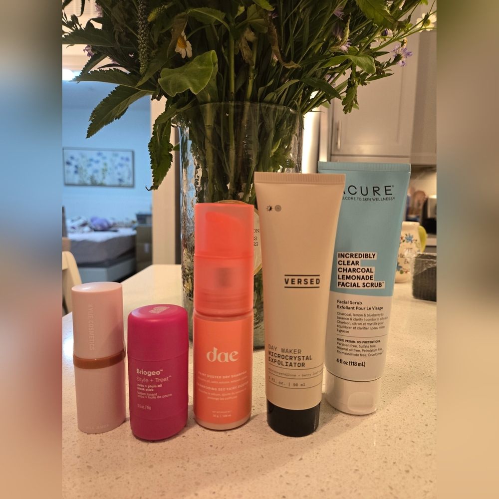 Make up bundle! Acure, versed, dae, briogeo, Kylie cosmetics.